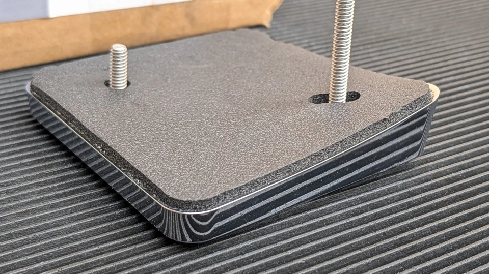 3506645C3 International Diamond Eagle Capucha Emblema 9200i 9400i 9900i Iridiscente Foto 3 de 4