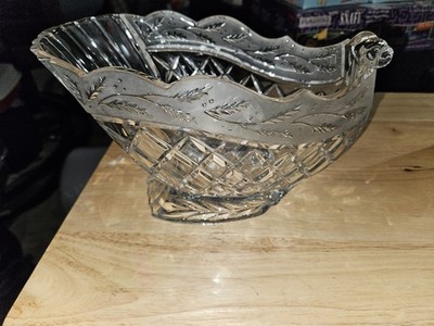 Gorham Germany Holiday Traditions 10  Crystal Centerpiece Sleigh Bowl C700D