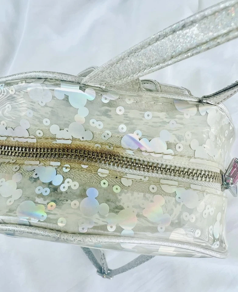 Mini Mochila Transparente Holográfica Metálica Espejo Mágico Loungefly Parks Disney Foto 4 de 4