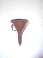 33688 Emaille Trichter braun Kriegsschrott enamel funnel Hohlladung 8cm