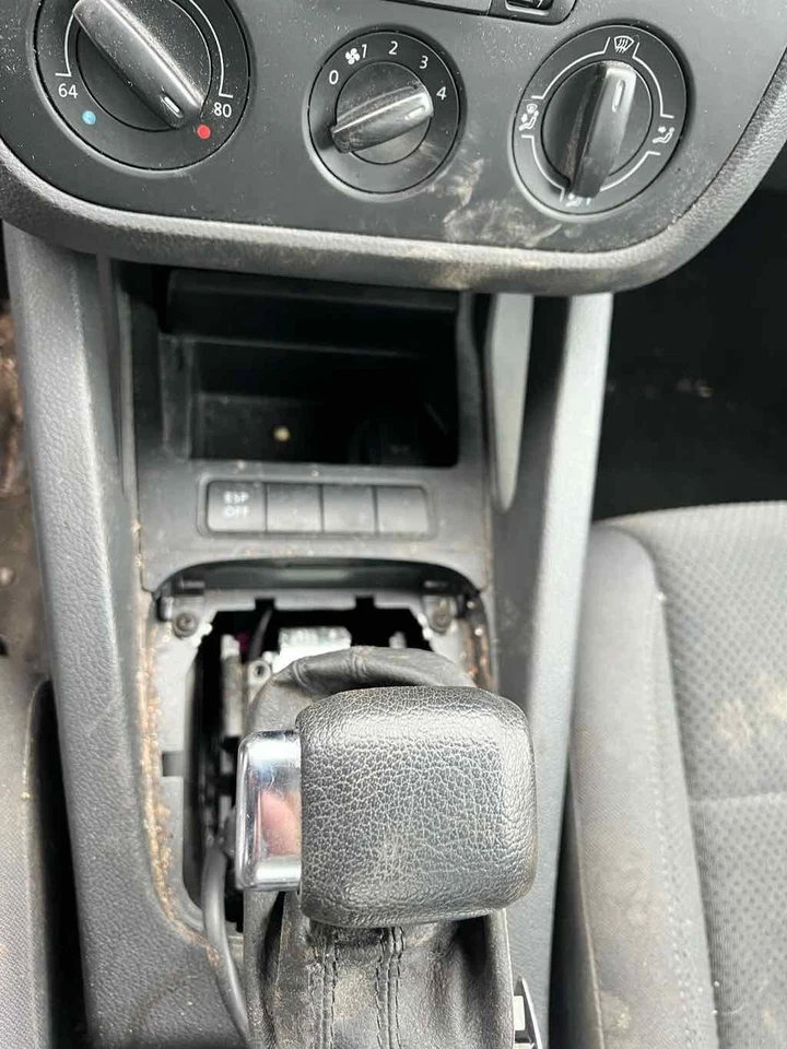 Conjunto de filtro de aire usado se adapta a: Volkswagen Rabbit 2009 2,5 grado A Foto 3 de 4