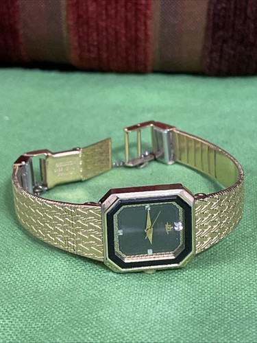 Vintage Ladies Seiko Quartz Watch 2P21-5050 RO 17 Jewels