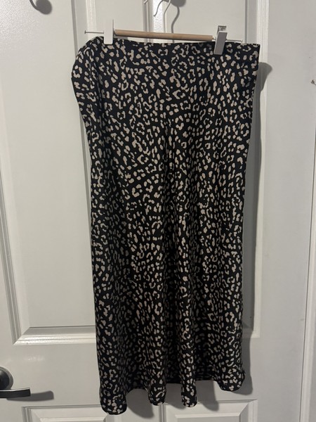 Women’s High Waist Midi Skirt Medium 