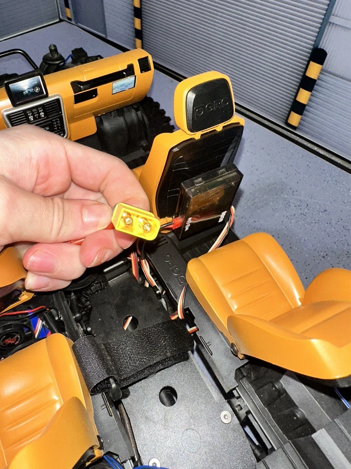 Custom 1/10 Traxxas TRX-6 Mercedes 6x6 Yellow Fully Upgraded ! Brushless, Savox - Image 3 of 4