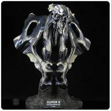 QMx Super 8 Alien Bust 139/300 Neville Page Quantum Mechanix NEW