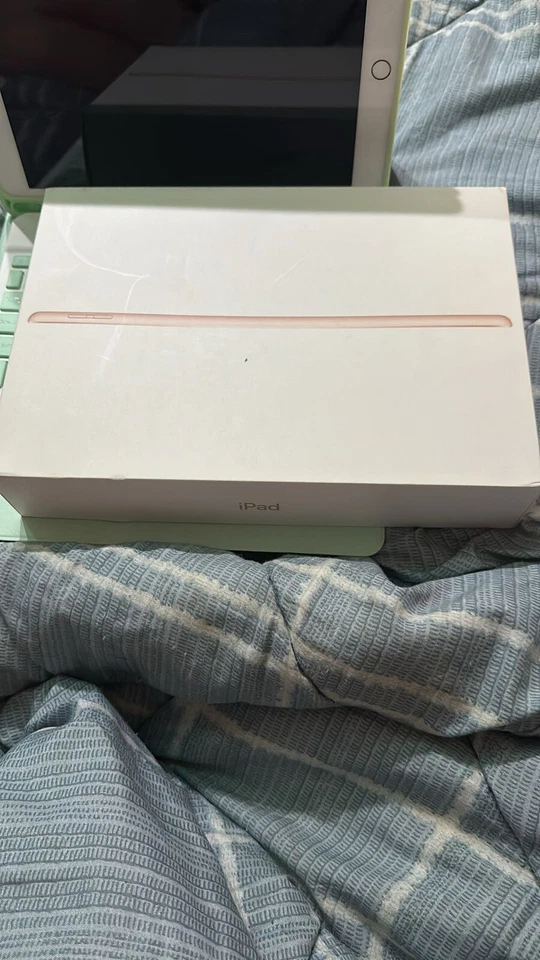 Apple IPAD (8th Generation)  WI-FI + Cellular Con Tastiera E Penna Ottica Extra - Immagine 4 di 4