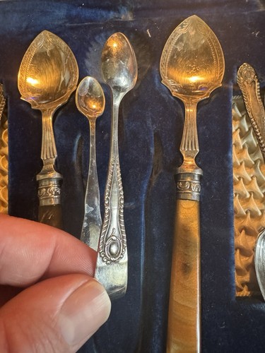 Vintage EPNS Silver Plate Spoon Set And Tongs 9 Pieces - Picture 6 of 10