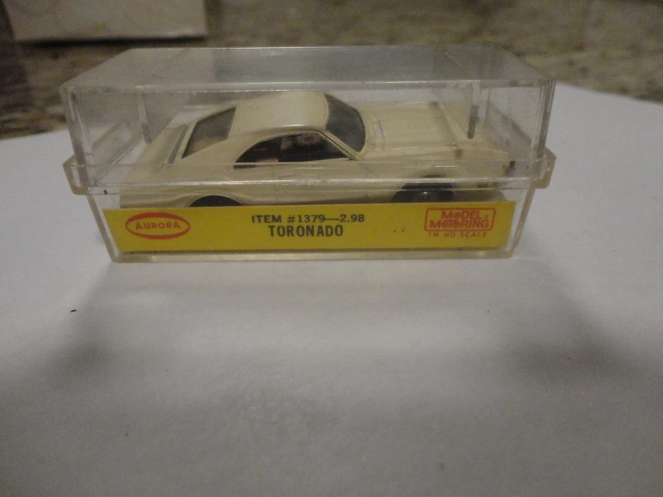 Coche tragamonedas vintage aurora tjet ho blanco olds toronado con caja original/lbl Foto 2 de 4