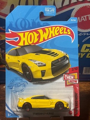 Hot Wheels   17 Nissan GT-R (R-35) Skyline Yellow Then and Now 2/10 (A01)