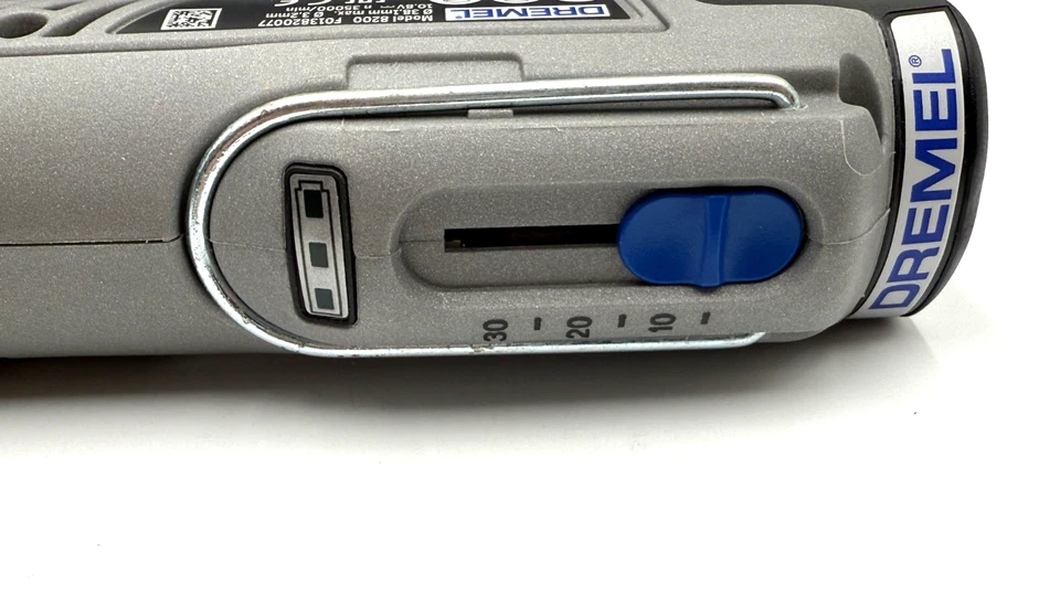 Dremel 8200 - Multitool 10.8V - mit Zubehör und Koffer - guter Zustand - Bild 4 von 4