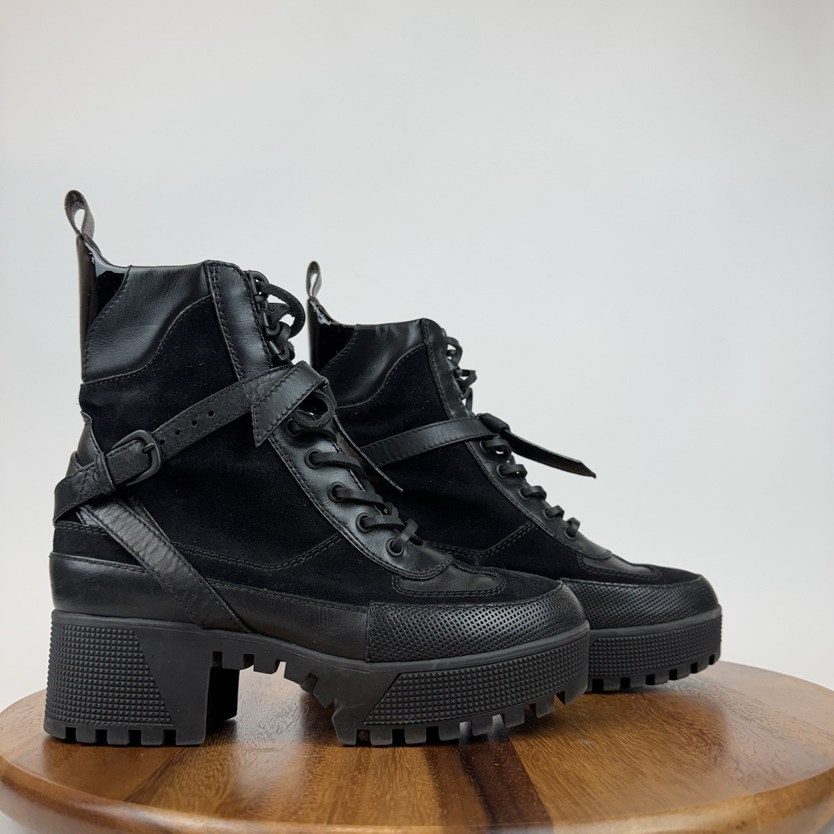Womens Louis Vuitton Laureate Platform Desert Black Suede