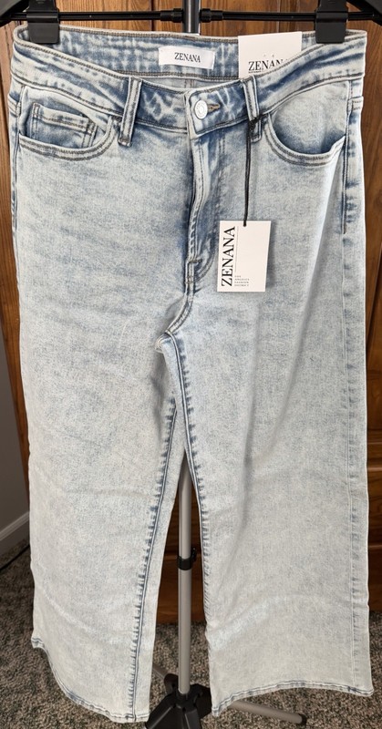 NWT Zenana “Debbie” Light Blue Wide Leg Jeans Size 9