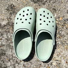 Crocs Classic Clog Unisex Adults US 11 Green Rubber Slip-On Sandal Breathable