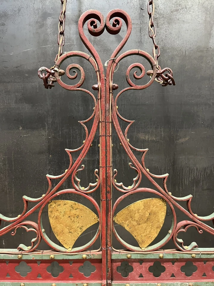 Lámpara gótica francesa de hierro forjado seis enchufes y pintura antigua; C. 1900 Foto 3 de 4
