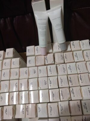 MARY KAY FULL COVERAGE FOUNDATION--PINK/GRAY CAPS (UPDATED10/25)