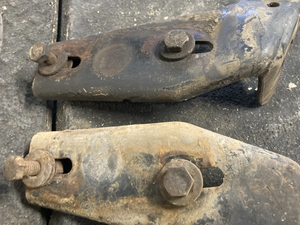 65 Buick Skylark Gran Sport 1965 parachoques delantero soportes de montaje Foto 4 de 4