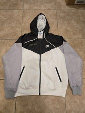 Nike Sportswear Windrunner Jacket Sail /Black DA0001-136 Windbreaker Mens Sz M
