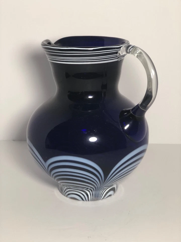 "Jarra de vidrio artístico azul cobalto brillante soplada a mano pluma tirada 7,5"" altura" Foto 3 de 4