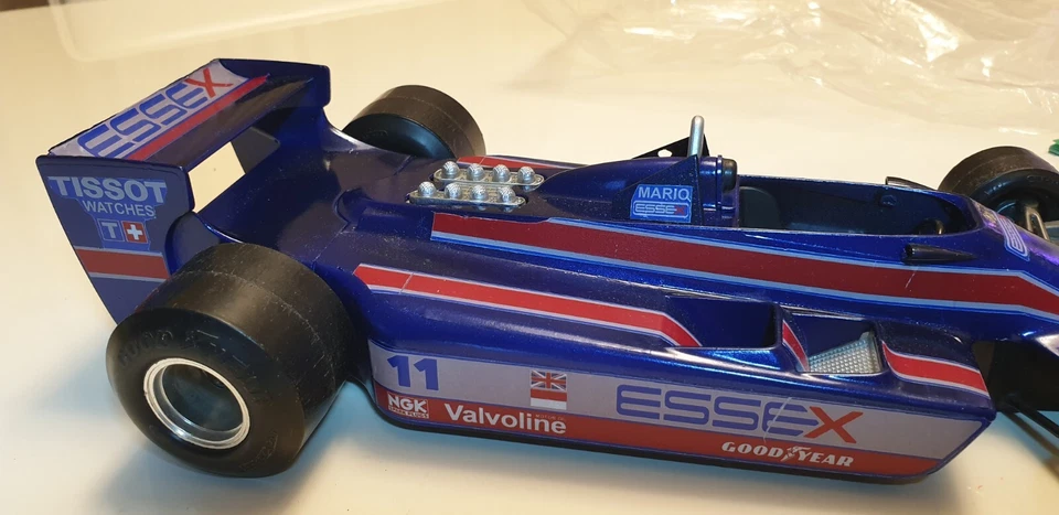 1:10 Burago ESSEX Lotus 1981 driver Mario ANDRETTI. - Immagine 3 di 4