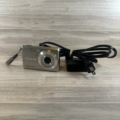 Casio Exilim EX-Z70 7.2MP Digital Camera Silver Tested With Battery and Charger