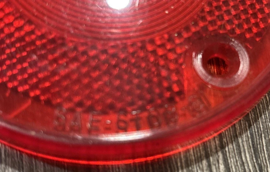 Cubierta de lente de luz de lámpara trasera de parada NORS Glo-Brite TMC-737 1933-66 Ford (712) Foto 4 de 4