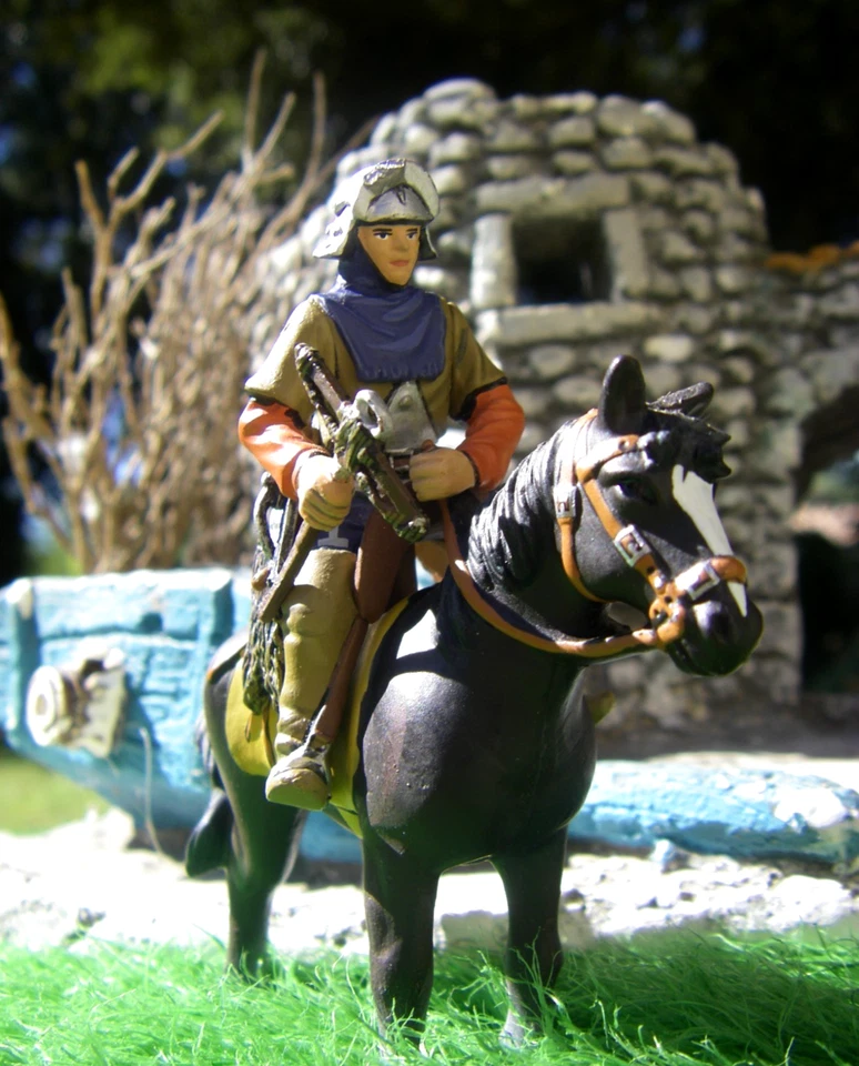 Soldat plomb MOYEN-AGE : L'ARBALETRIER SUISSE  , XVème Siècle..no 4 - Photo 2/3