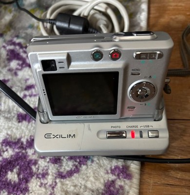 Casio EXILIM ZOOM EX-Z40 4.0MP Digital Camera - Silver (EXZ40S