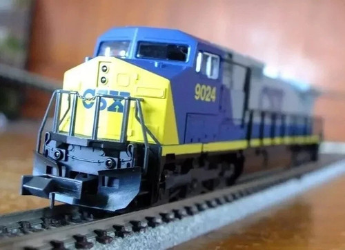 Kato 176-3402 Spur N GE C44 9W Diesellok in grau & blauer CSX Lackierung | Zustand: Used