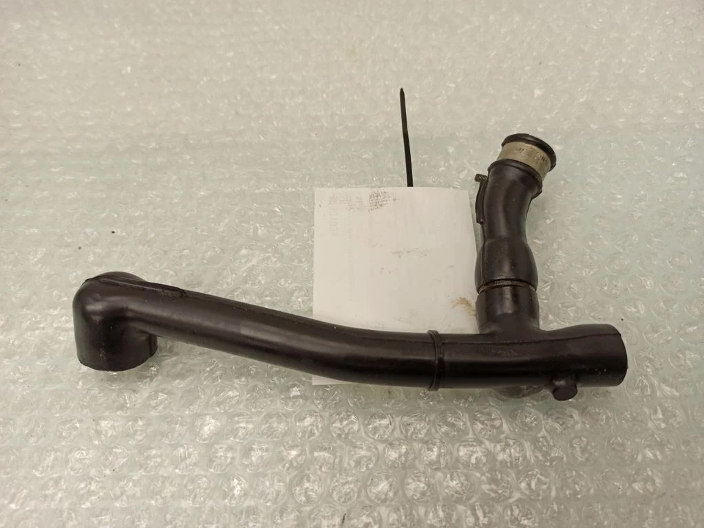 Mercedes-Benz E W123 1984 breather/ breather pipe/ hose 1020945082 