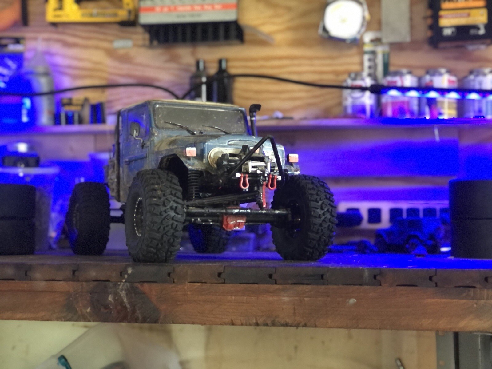 Custom rc crawler 1/10 rtr axial 4runner/fj45 used