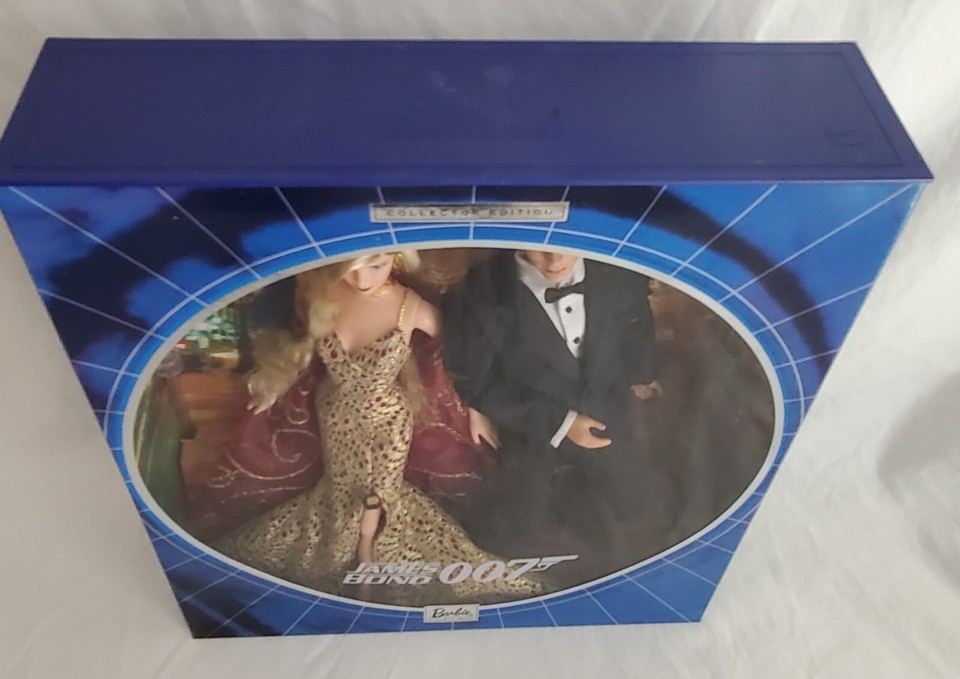 James Bond 007 Ken and Barbie Dolls Giftset Collector Edition 2002