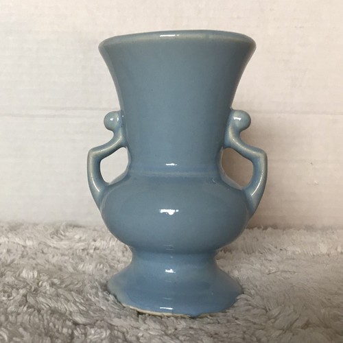 Hellblaue Vase mit doppeltem Henkel 5" hoch Knospen gestempelt USA - Bild 6 von 10