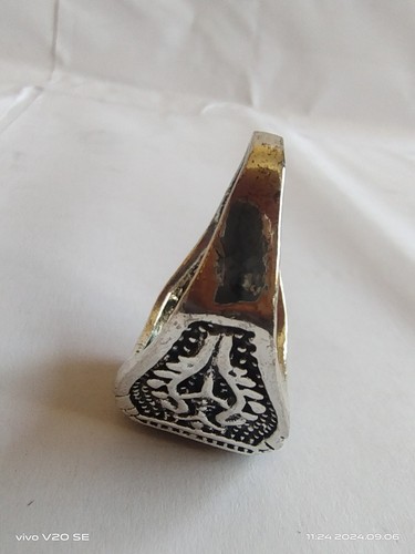 Accessory ring made of stainless nickel, with a black crystal stone, size 8. - Picture 2 of 7