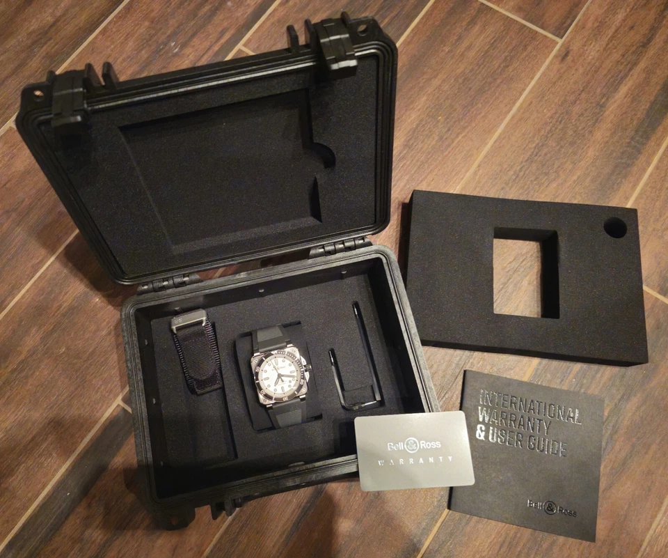 Bell & Ross BR03-92 diver Stainless, Auto, Silver Dial, black rubber strap  - Image 3 of 4