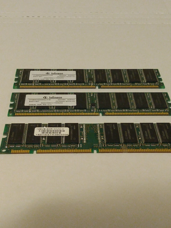 LOT- 3 Infineon HYS64D32300GU-5-B 32Mx64 SDRAM 256MB DDR 400 CL 3 Memory Sticks - Image 2 of 2