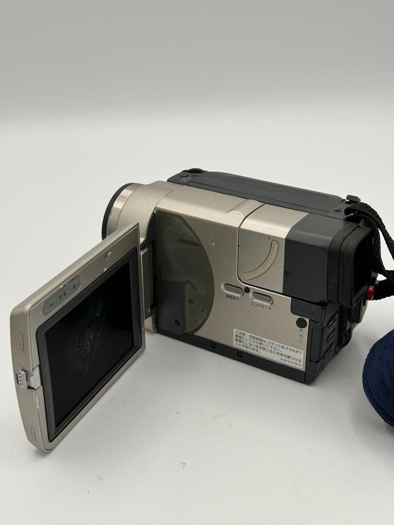 Sony Handycam DCR-TRV50 MiniDV Digital Video Camera