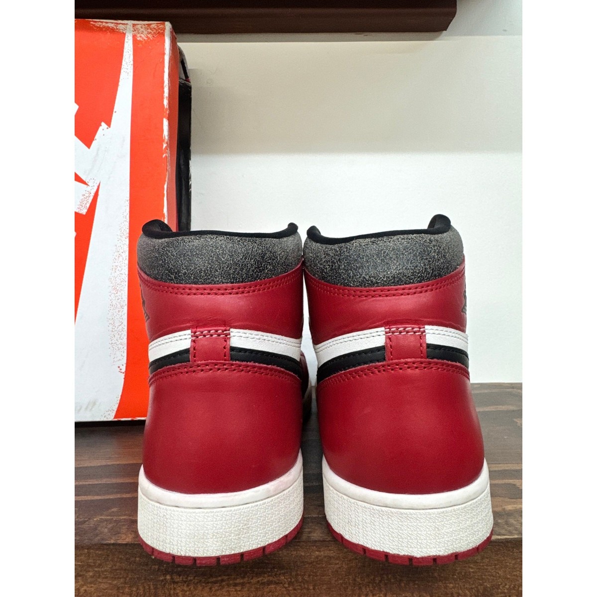Jordan 1 high OG "Lost and found" View 3