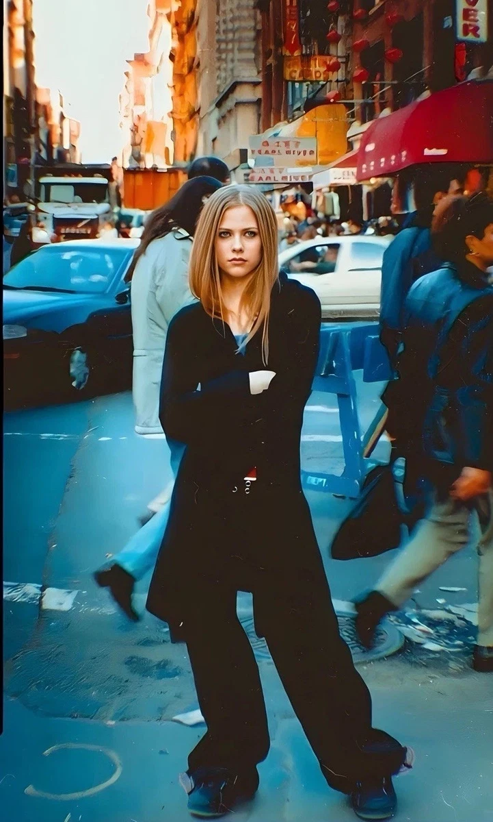 Avril Lavigne Memorabilia for sale | eBay