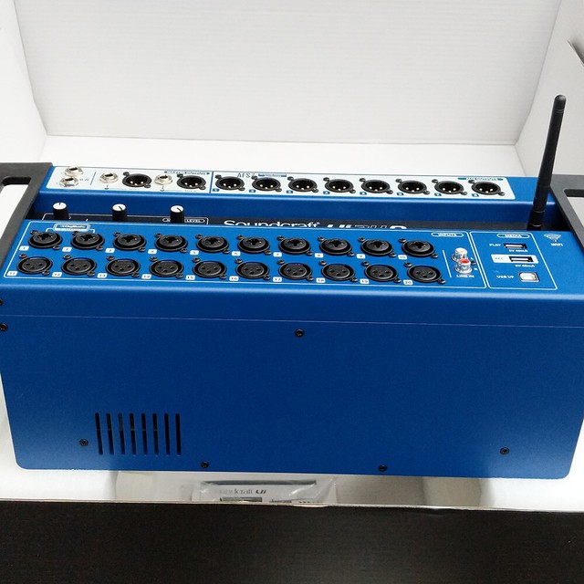 Soundcraft Ui24R 24 Input Digital Mixer w/ Wifi App Control Recording