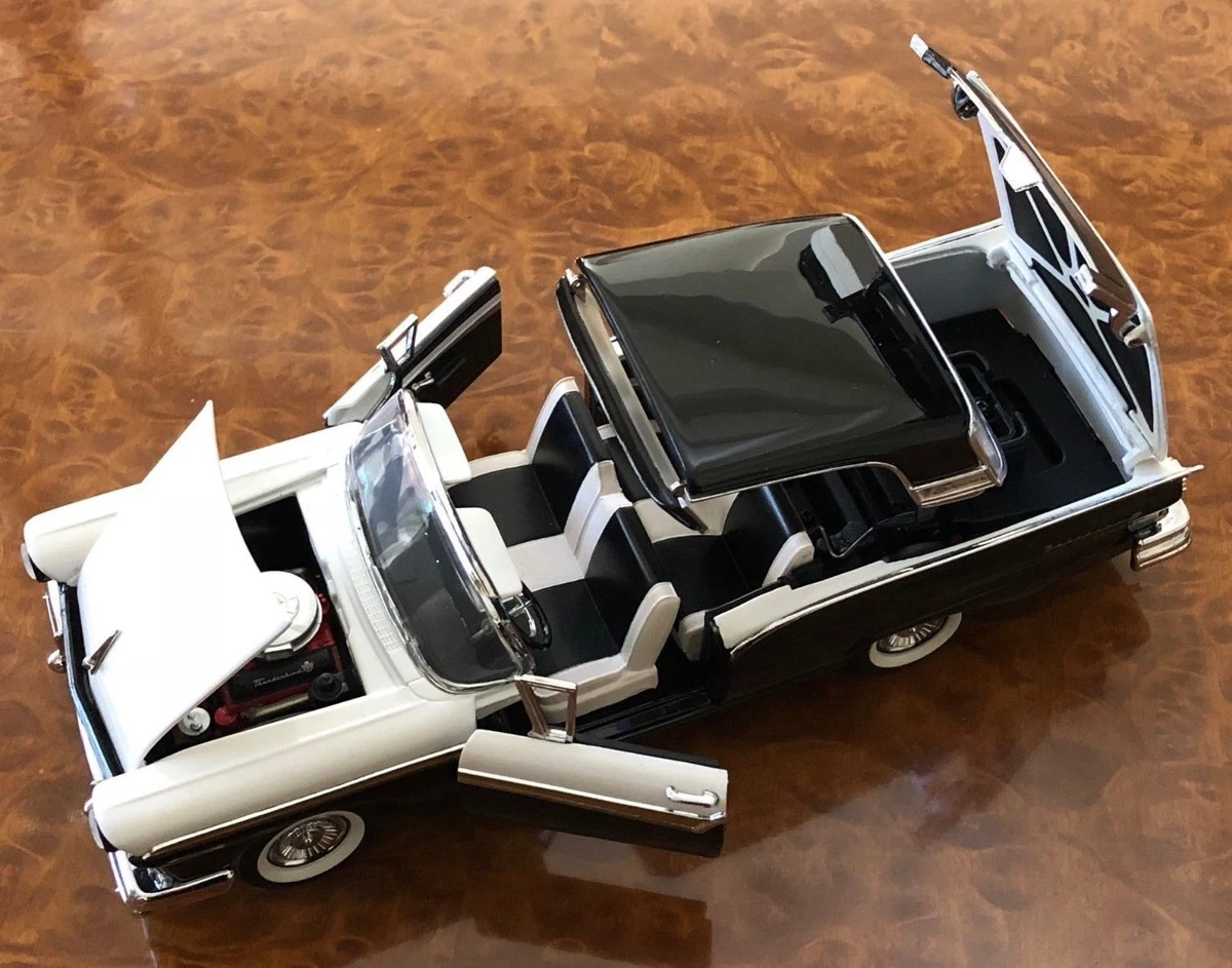 Franklin Mint | 1:24 | 1957 Ford Fairlane Skyliner 500 | 2 Tone