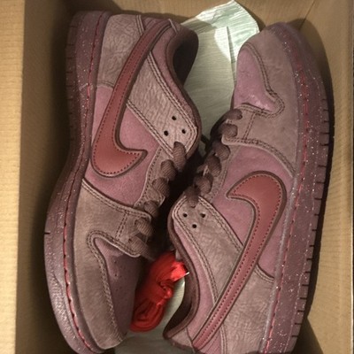 Nike SB Dunk low City of Love/Burgundy Crush 9.5 VNDS OG box extra laces 
