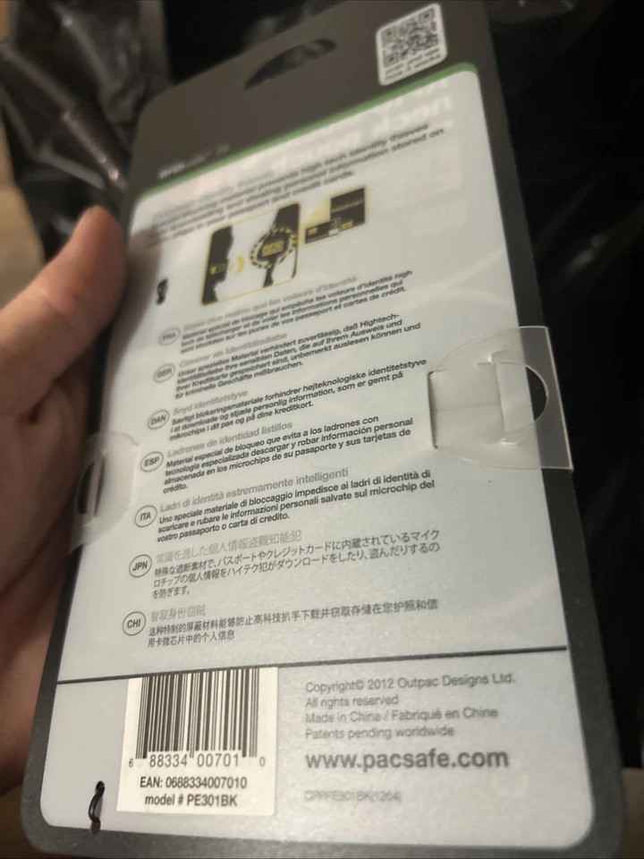 PACSAFE 75 RFID BLOCKING SECURITY NECK POUCH - Image 3 of 4