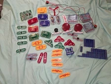 Elenco Snap Circuits Lot Of 80 pieces