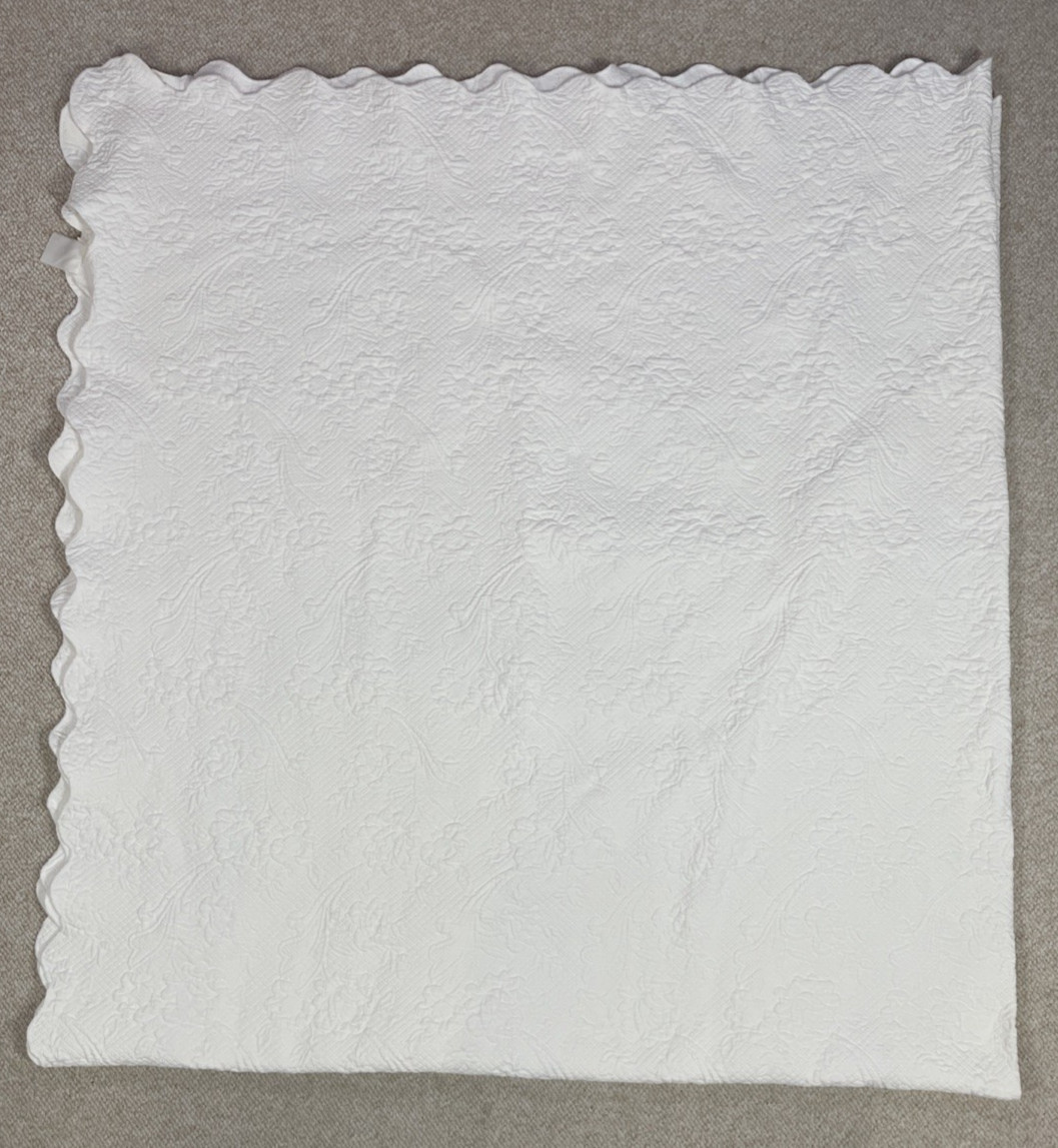 The Company Store White Floral Matelasse Full/Queen 82x88 Coverlet + 2 Shams