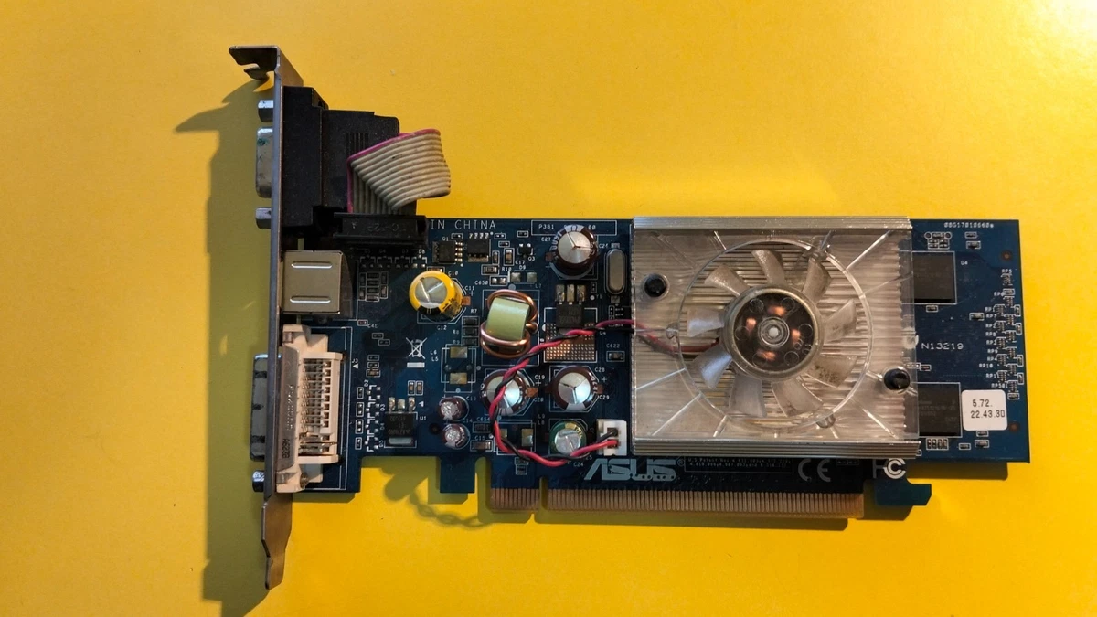 Carte Graphique NVIDIA GeForce 7500 LE - 128 Mo DDR2, Occasion