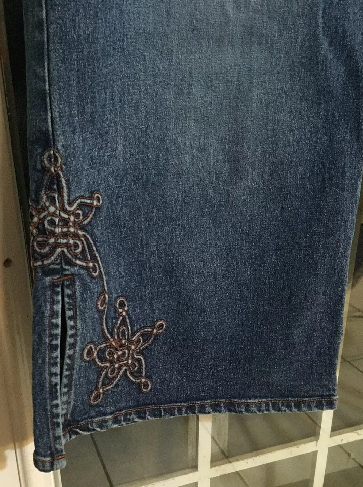 Avenue Blues SZ Low Rise Ladies Stretch Embroidered Flair Leg Jeans NWT - Image 2 of 4