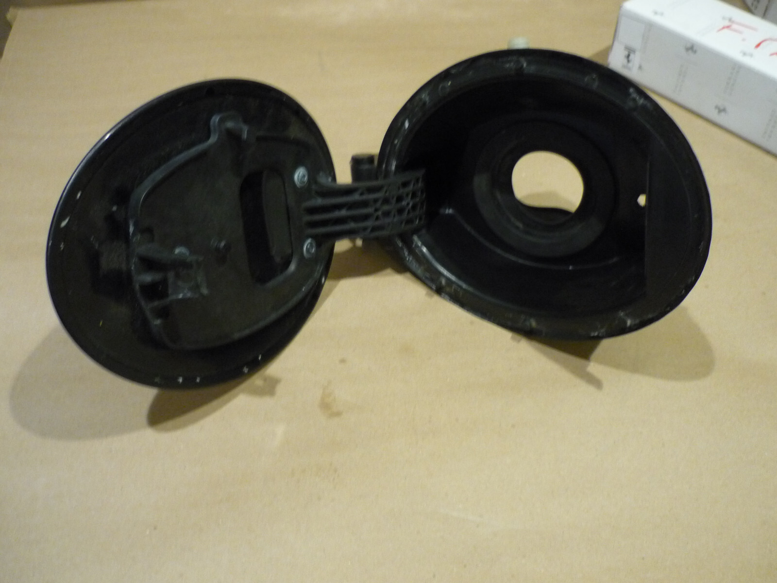 Ferrari California - Fuel Filler Door & Pan Assy-P/N 80974500 - 80975410