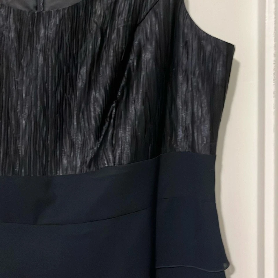 Vestido formal azul medianoche sin mangas Le Bos Foto 4 de 4