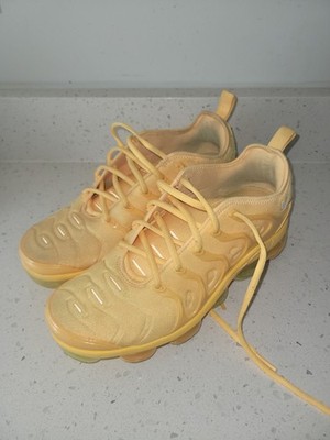 Nike Women s Size 8.5 Nike Air Vapormax Plus VM Sneakers Yolk