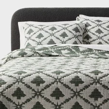Full/Queen Holiday Matelasse Quilt Set Green - Threshold